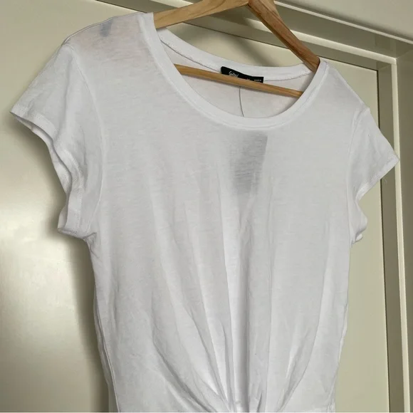 Sportsgirl knot-tie top - cropped length 🤍
Quality 🤍 Staple White 🤍 NEW 💖 - Picture 5 of 6